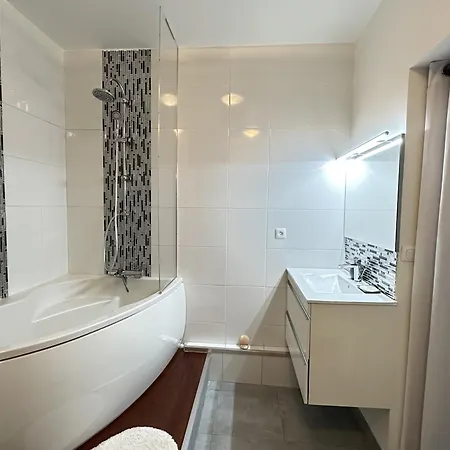 Apartamento Grand T3 Bis Chaleureux Avec Terrasse, Ascenseur Et Parking Gratuit, A Deux Pas De La Place Castellane - Fr-1-309-151