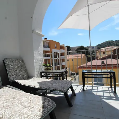 Grand T3 Bis Chaleureux Avec Terrasse, Ascenseur Et Parking Gratuit, A Deux Pas De La Place Castellane - Fr-1-309-151 Port Vendres